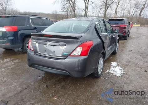 2015 Nissan Versa 1.6 S+ z USA, uszkodzony, nr VIN 3N1CN7AP3FL882010